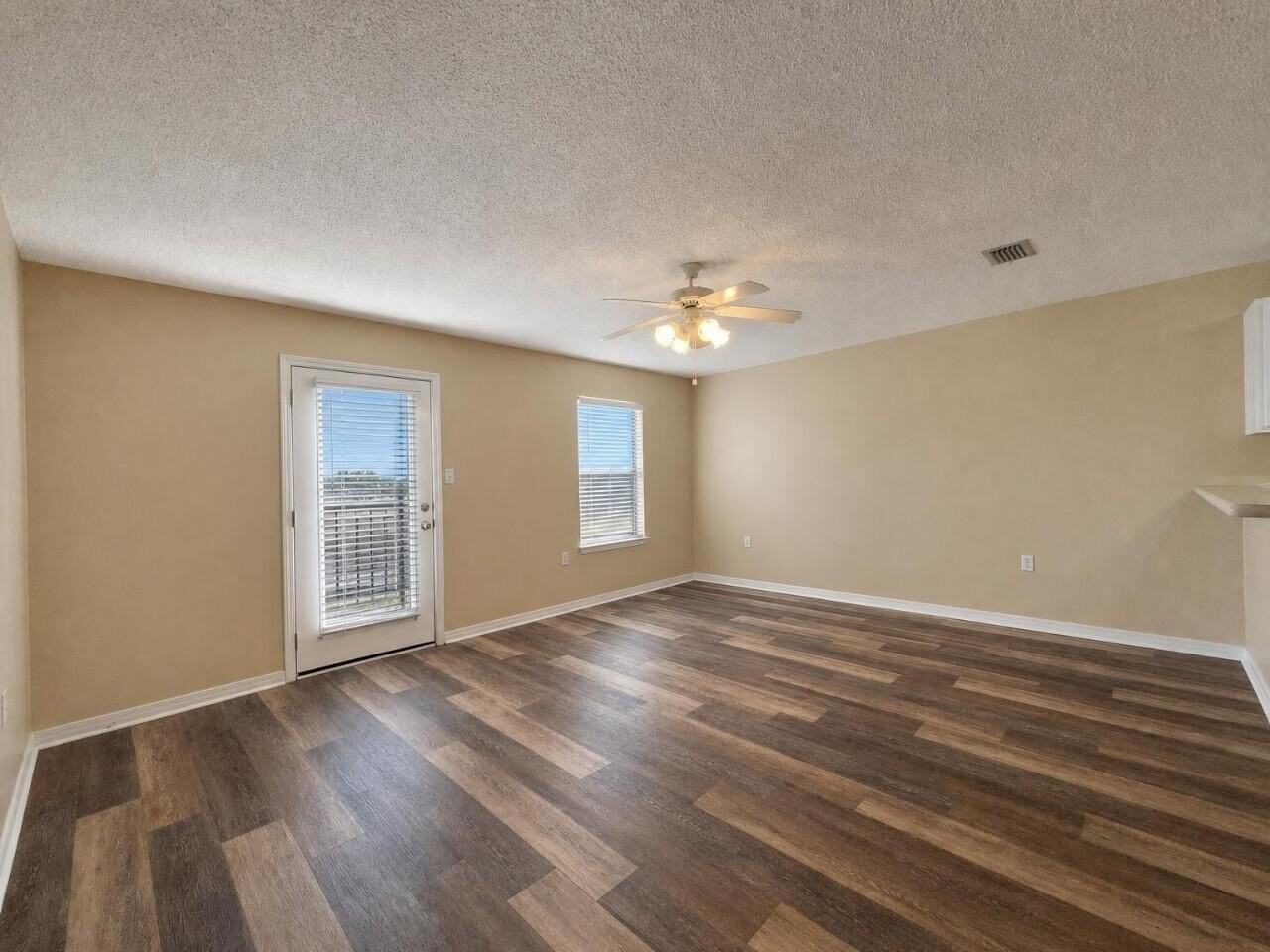 953 Scenic Oak Ln - Photo 4 of 10
