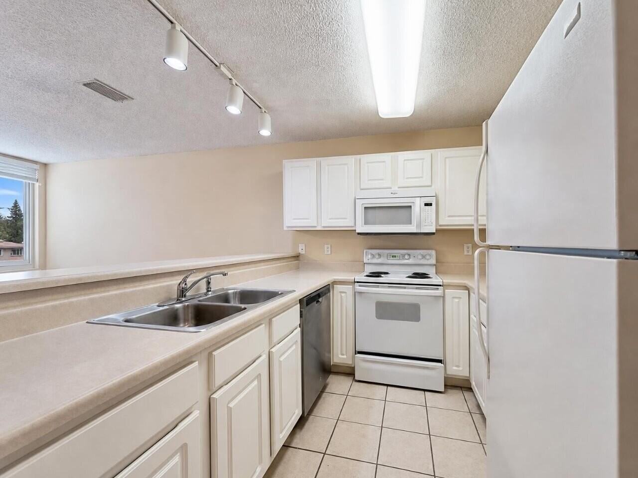 953 Scenic Oak Ln - Photo 5 of 10