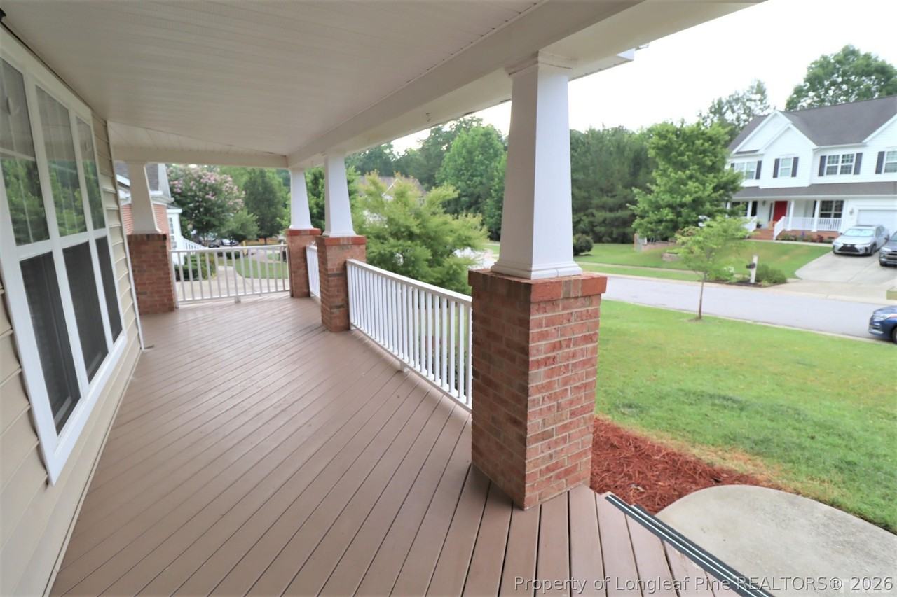 208 Chieftain Dr - Photo 2 of 47