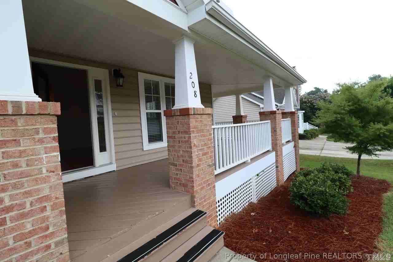 208 Chieftain Dr - Photo 3 of 47
