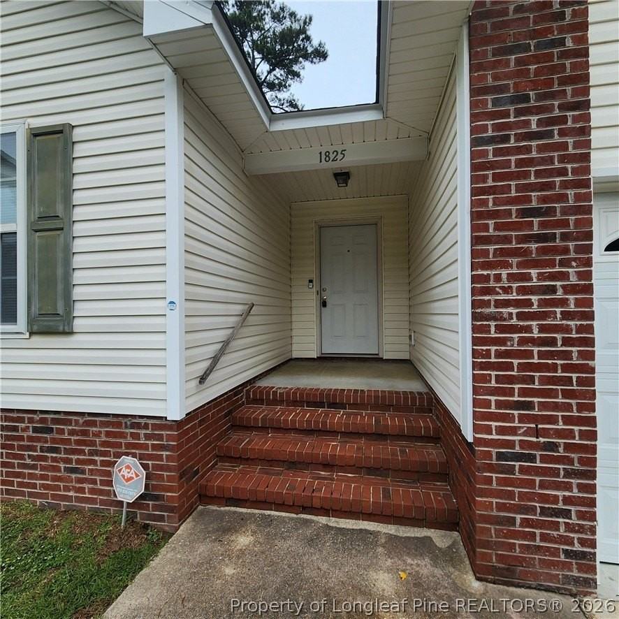 1825 Swann St - Photo 2 of 16