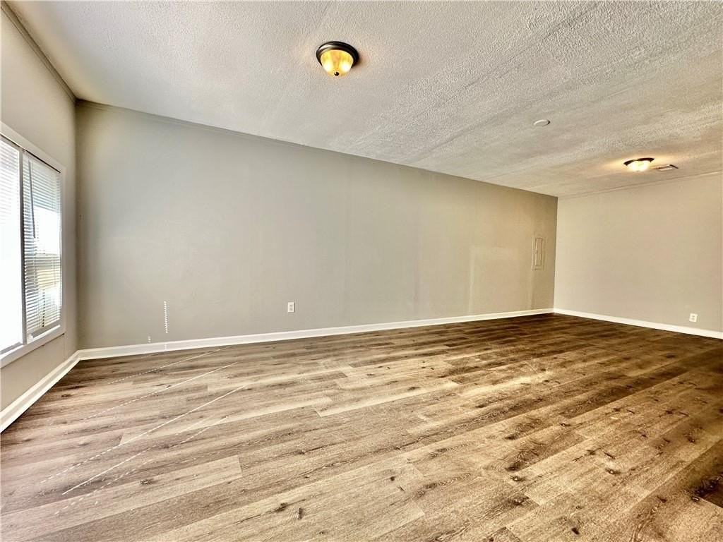 1223 Pineglen Dr - Photo 3 of 11