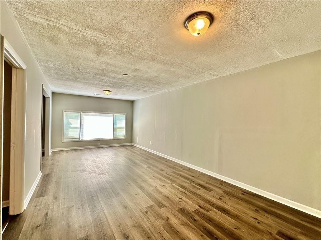 1223 Pineglen Dr - Photo 4 of 11