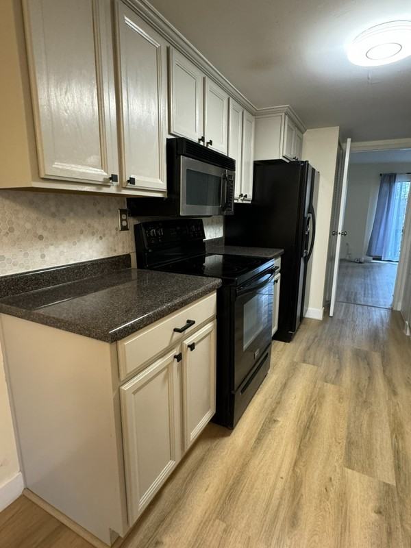 4628 S Woodduck Ln - Photo 4 of 12
