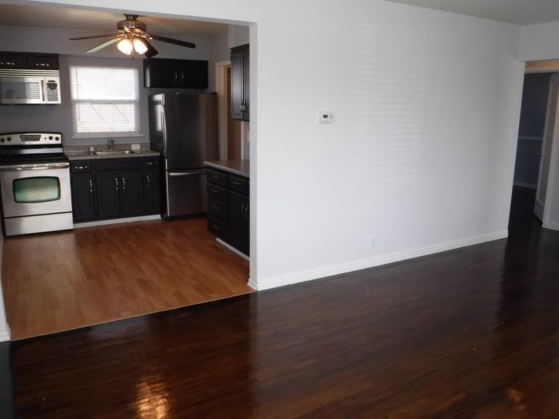 1036 S Pueblo St - Photo 3 of 10