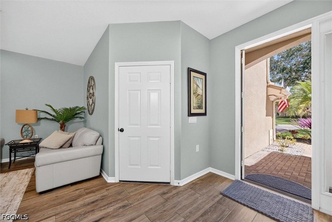 3231 Cottonwood Bnd #303 - Photo 5 of 28