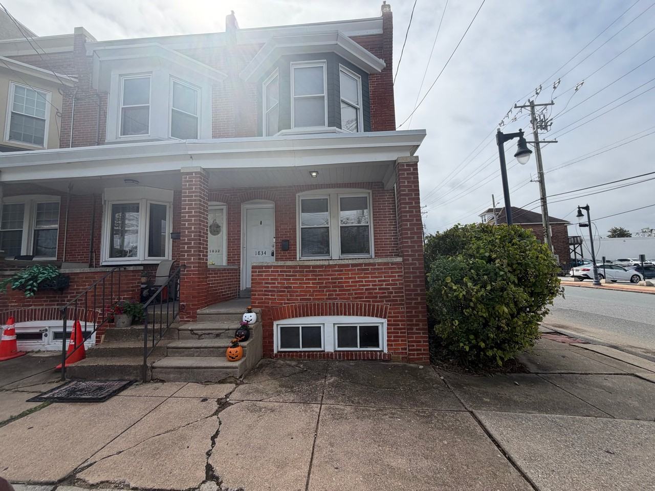 1834 W 11th St - Photo 3 of 16