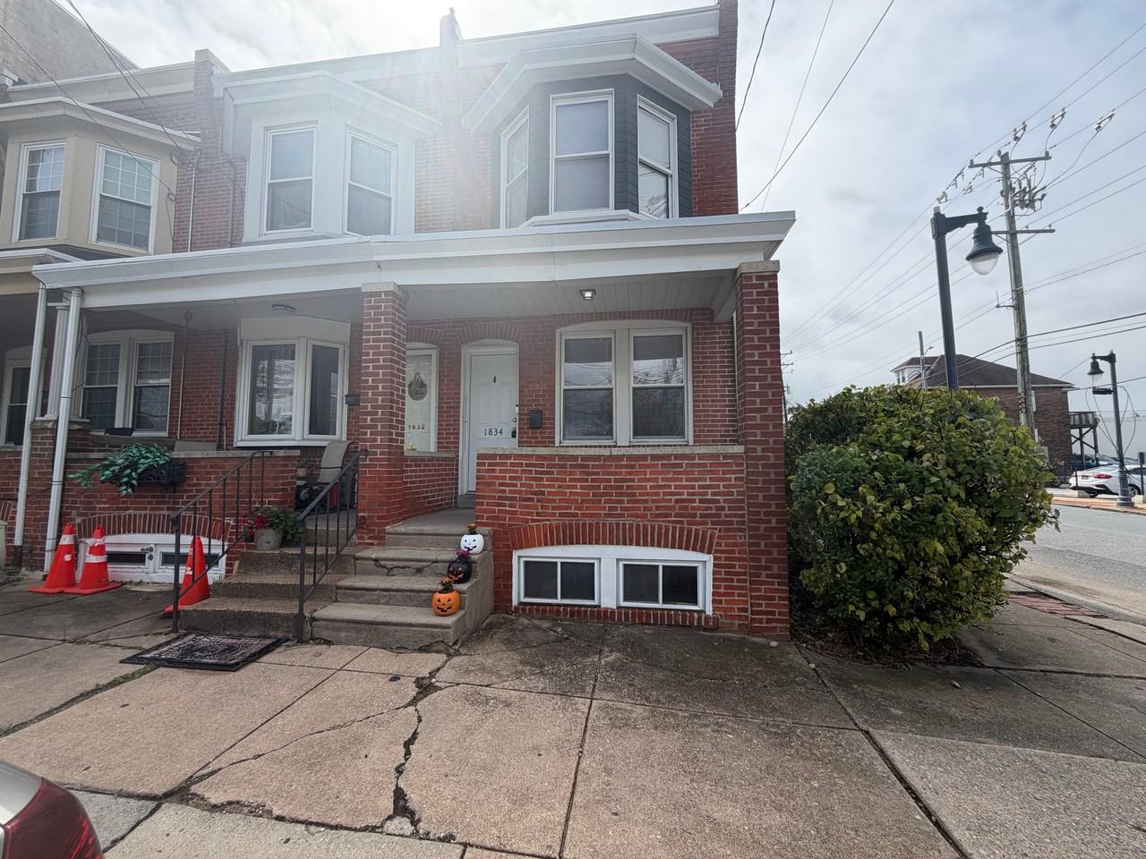1834 W 11th St - Photo 4 of 16