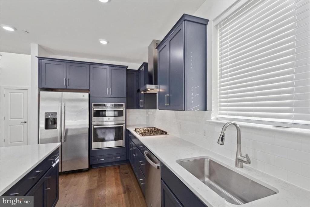10 Ladbroke Dr - Photo 6 of 26