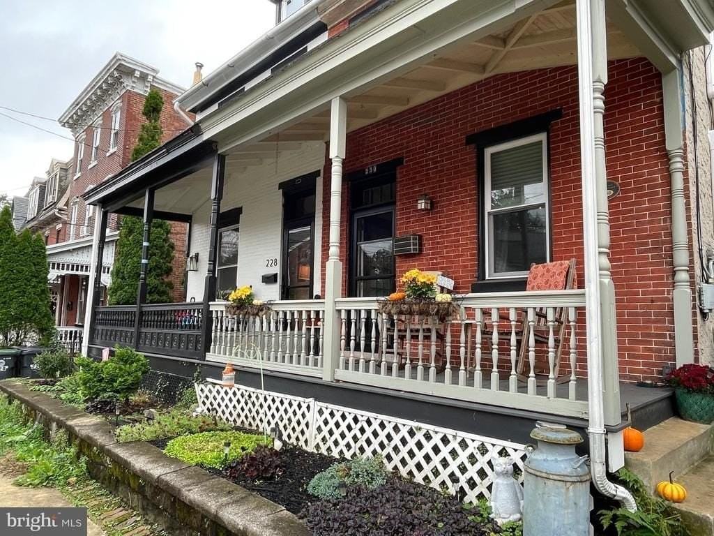 230 Morgan St - Photo 2 of 28