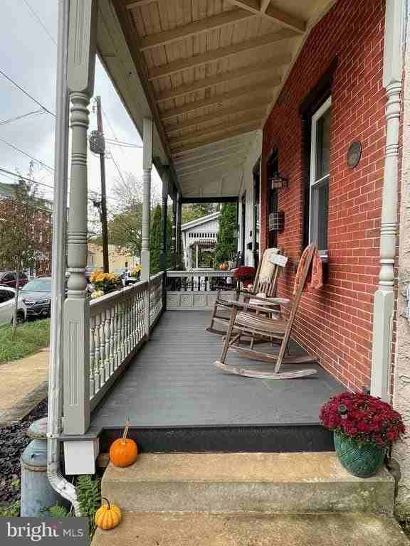 230 Morgan St - Photo 3 of 28
