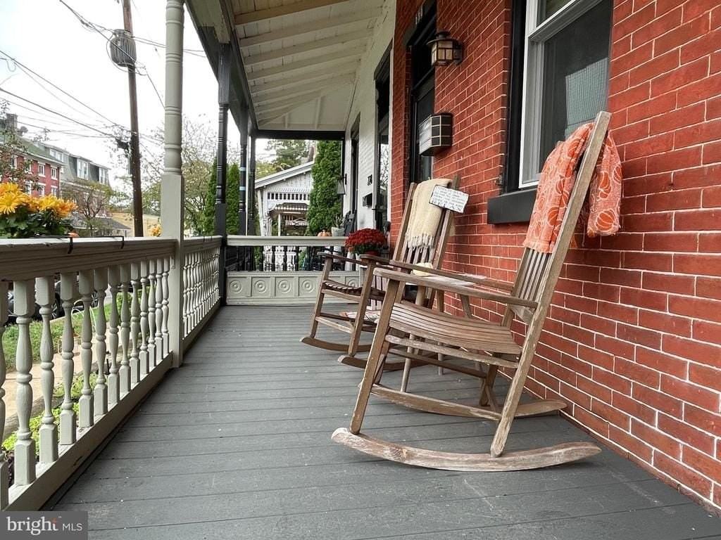 230 Morgan St - Photo 4 of 28