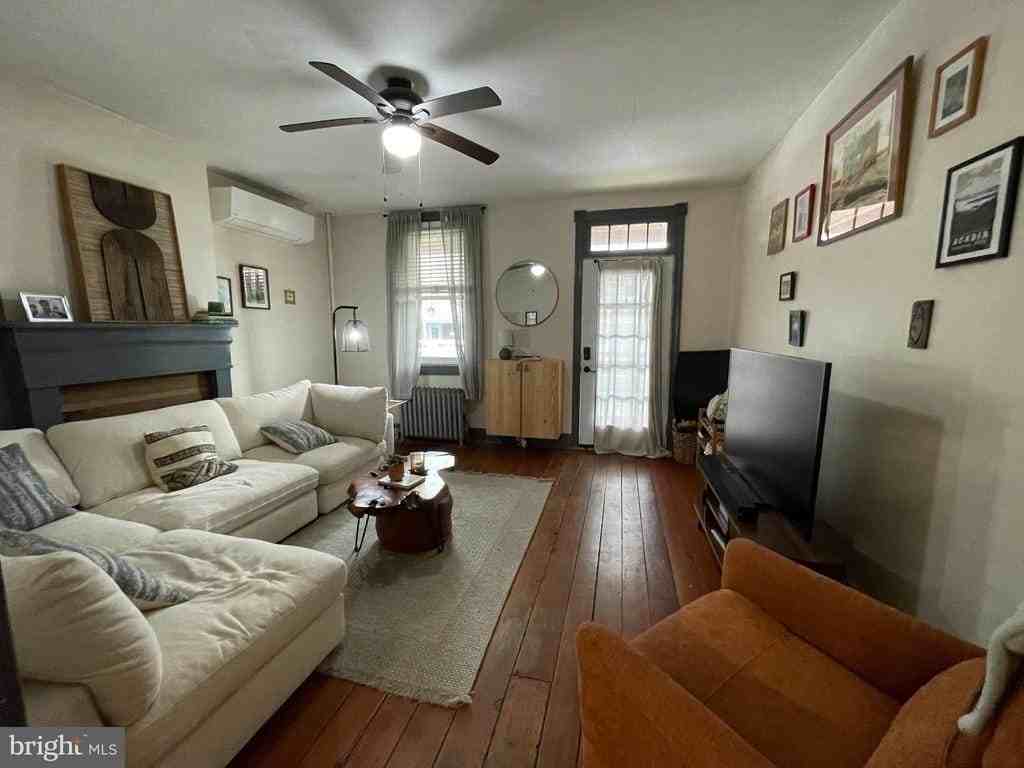 230 Morgan St - Photo 7 of 28