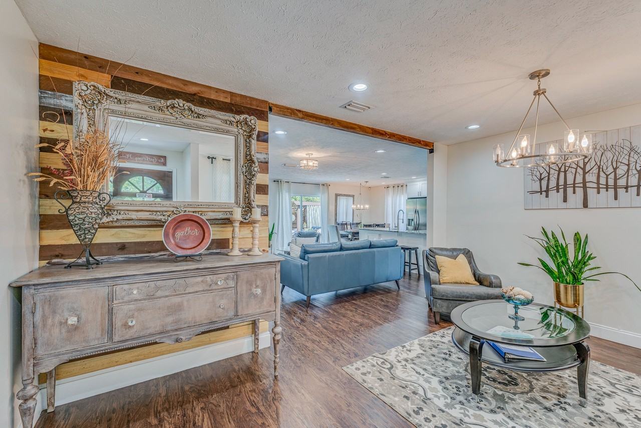 10408 N Hartts Dr - Photo 3 of 20