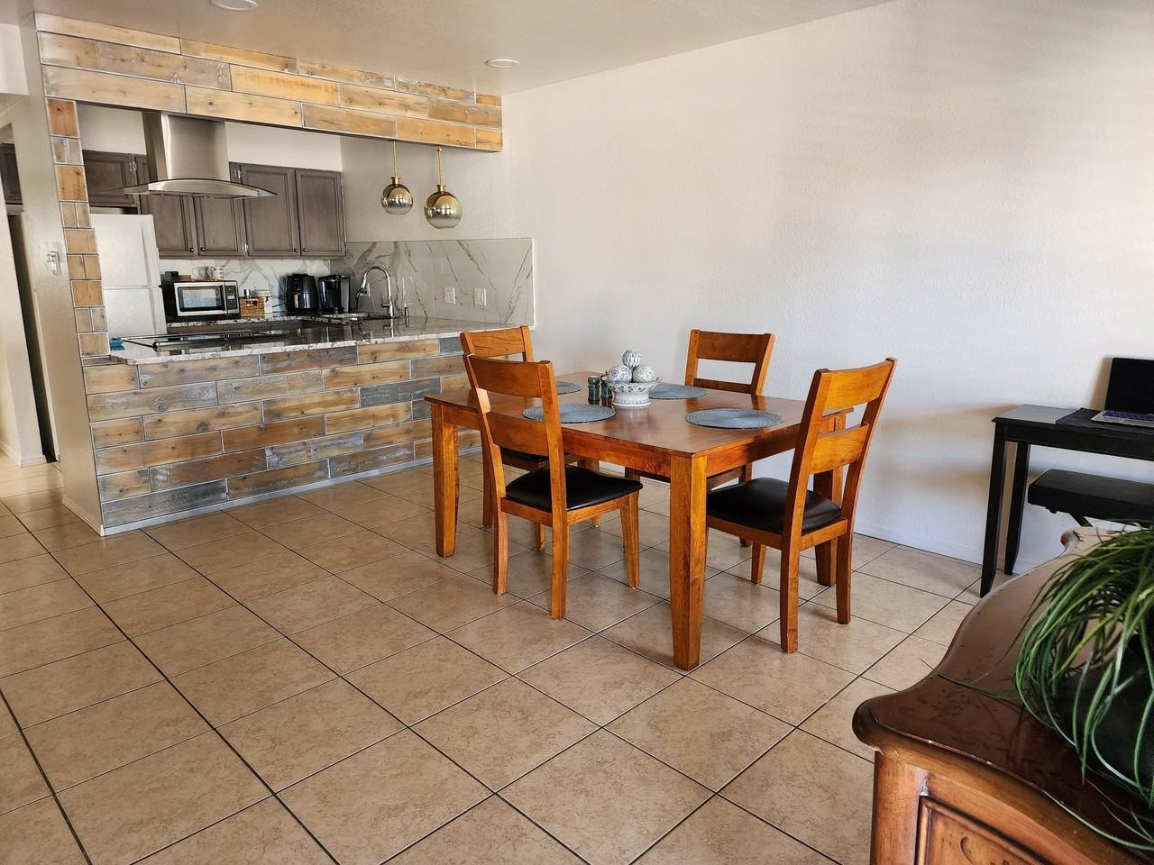 300 W 9th St #A - Photo 2 of 10