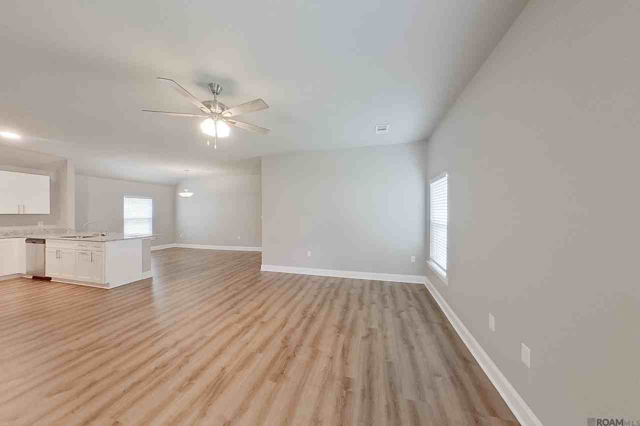 13963 Barrington Ave - Photo 4 of 25