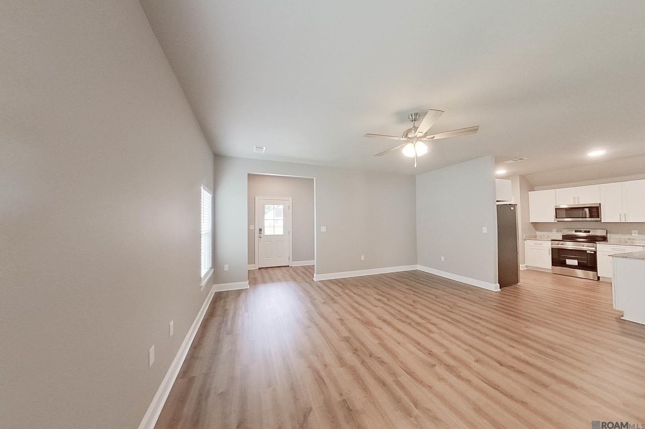 13963 Barrington Ave - Photo 5 of 25