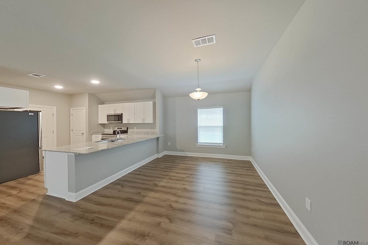 13963 Barrington Ave - Photo 6 of 25