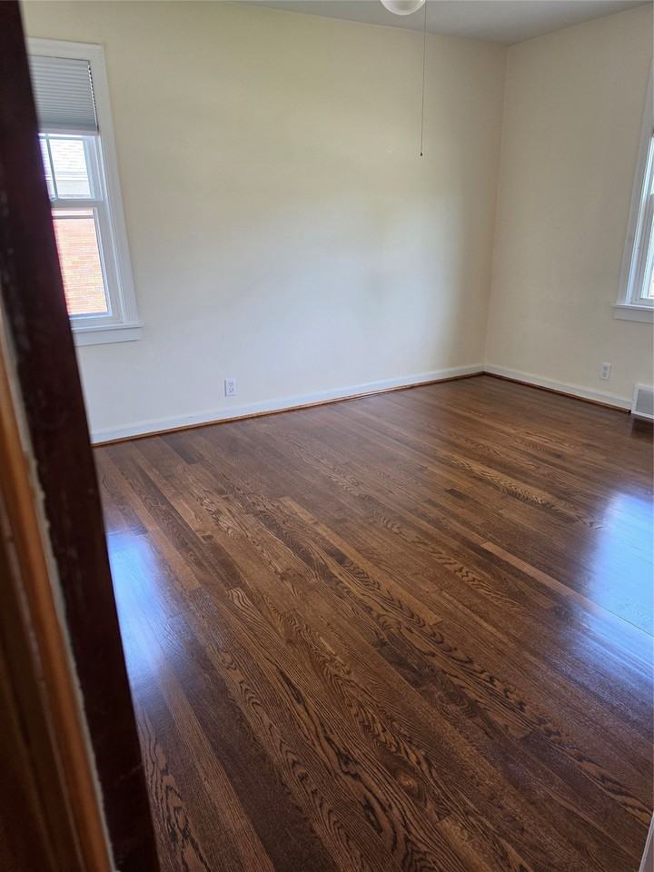 940 Oakmont Ave - Photo 7 of 12