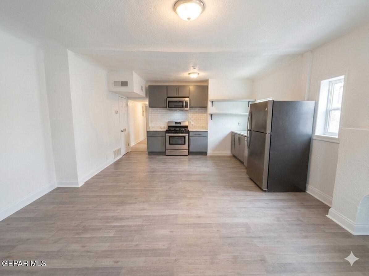 2807 Grant Ave #A - Photo 3 of 11