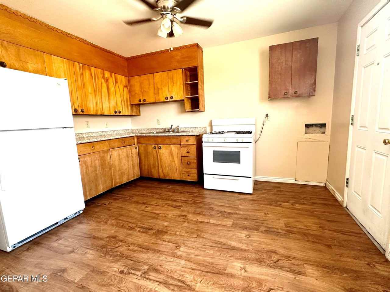 10241 Kellogg St - Photo 5 of 19