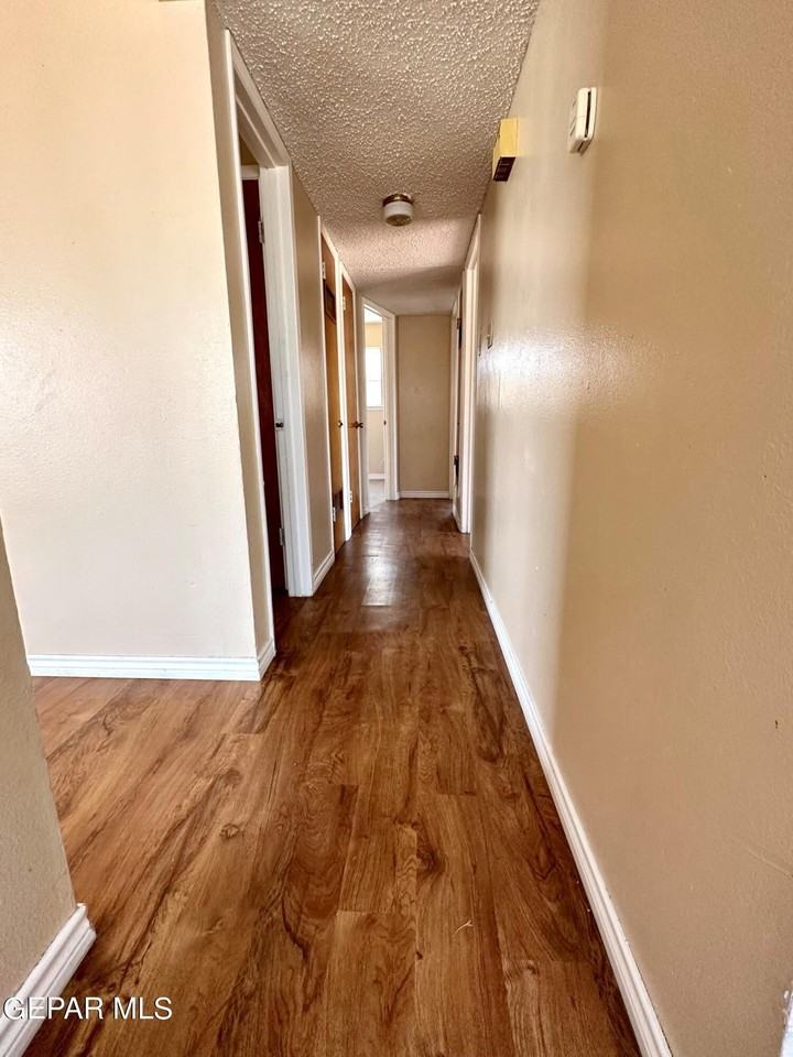 10241 Kellogg St - Photo 7 of 19