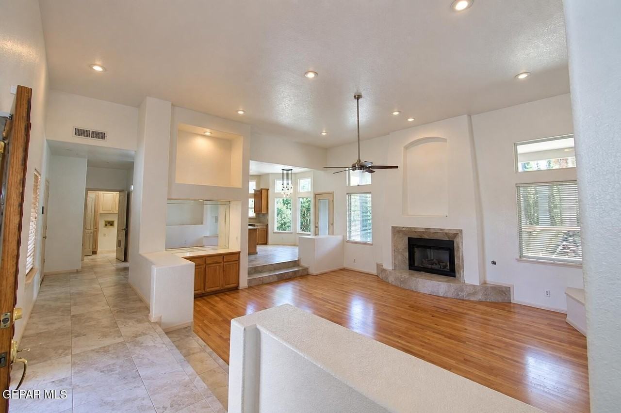 912 Los Pinos Way - Photo 4 of 35