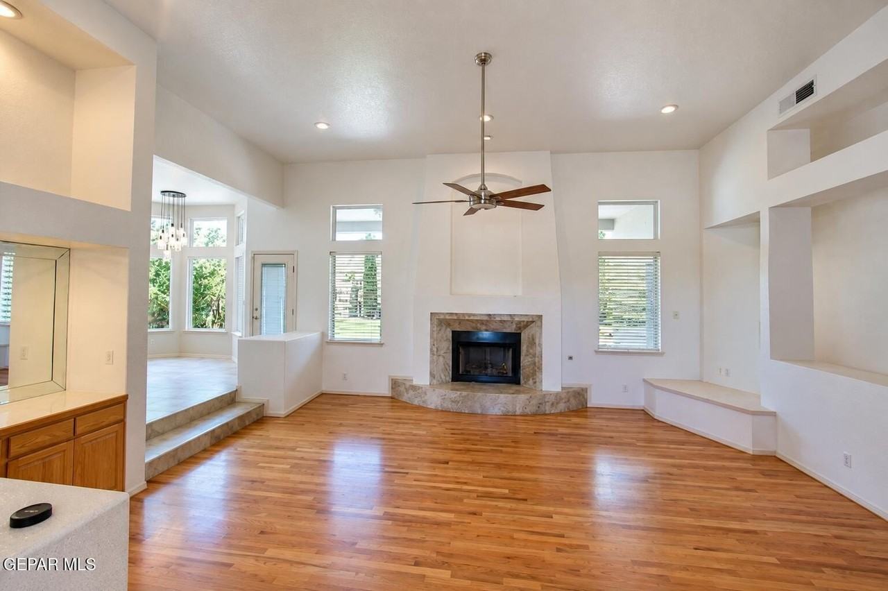 912 Los Pinos Way - Photo 5 of 35