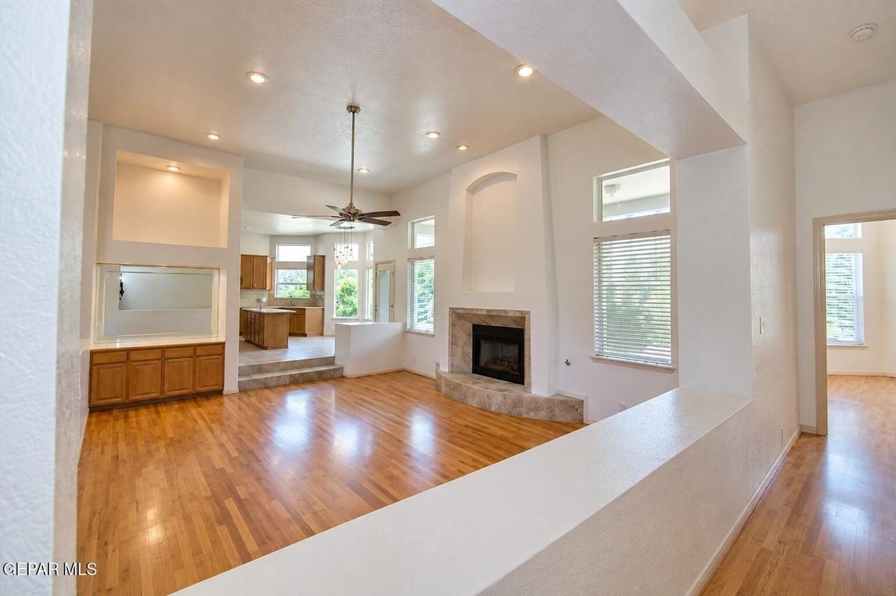 912 Los Pinos Way - Photo 6 of 35