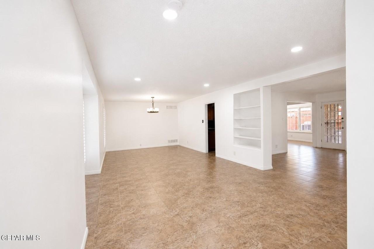 5051 Montoya Dr - Photo 5 of 50