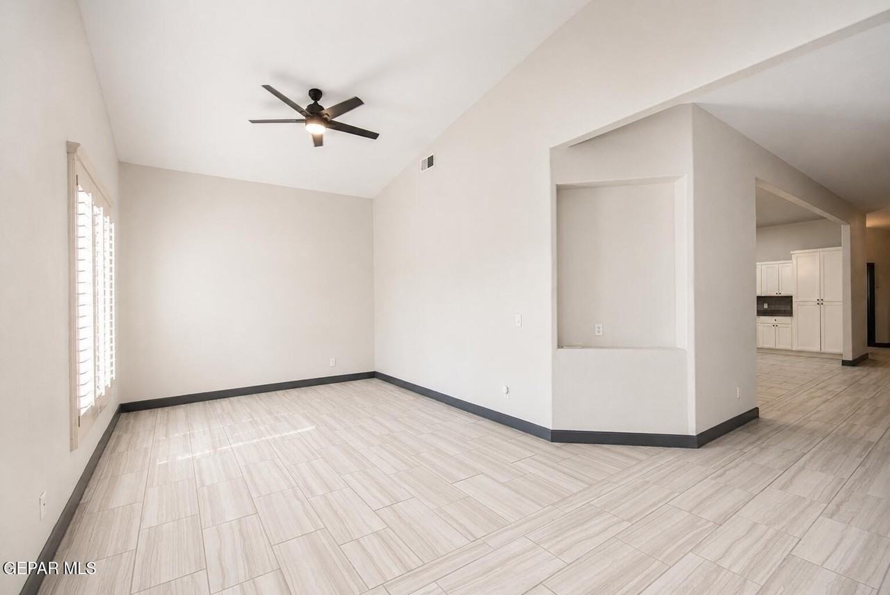 6036 Oleaster Dr - Photo 4 of 35
