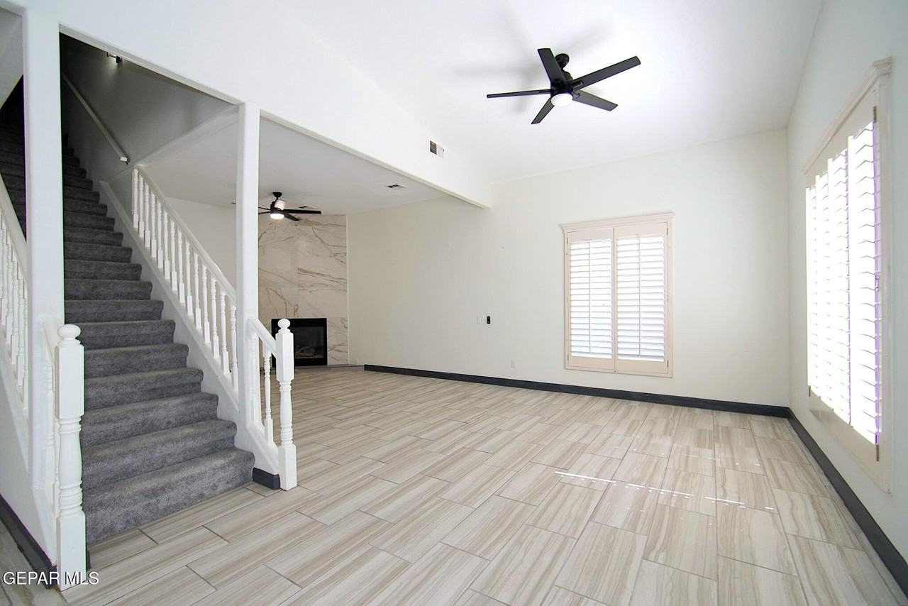6036 Oleaster Dr - Photo 5 of 35