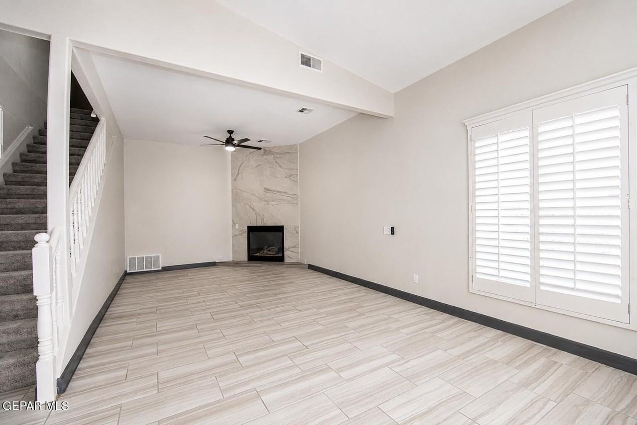 6036 Oleaster Dr - Photo 6 of 35