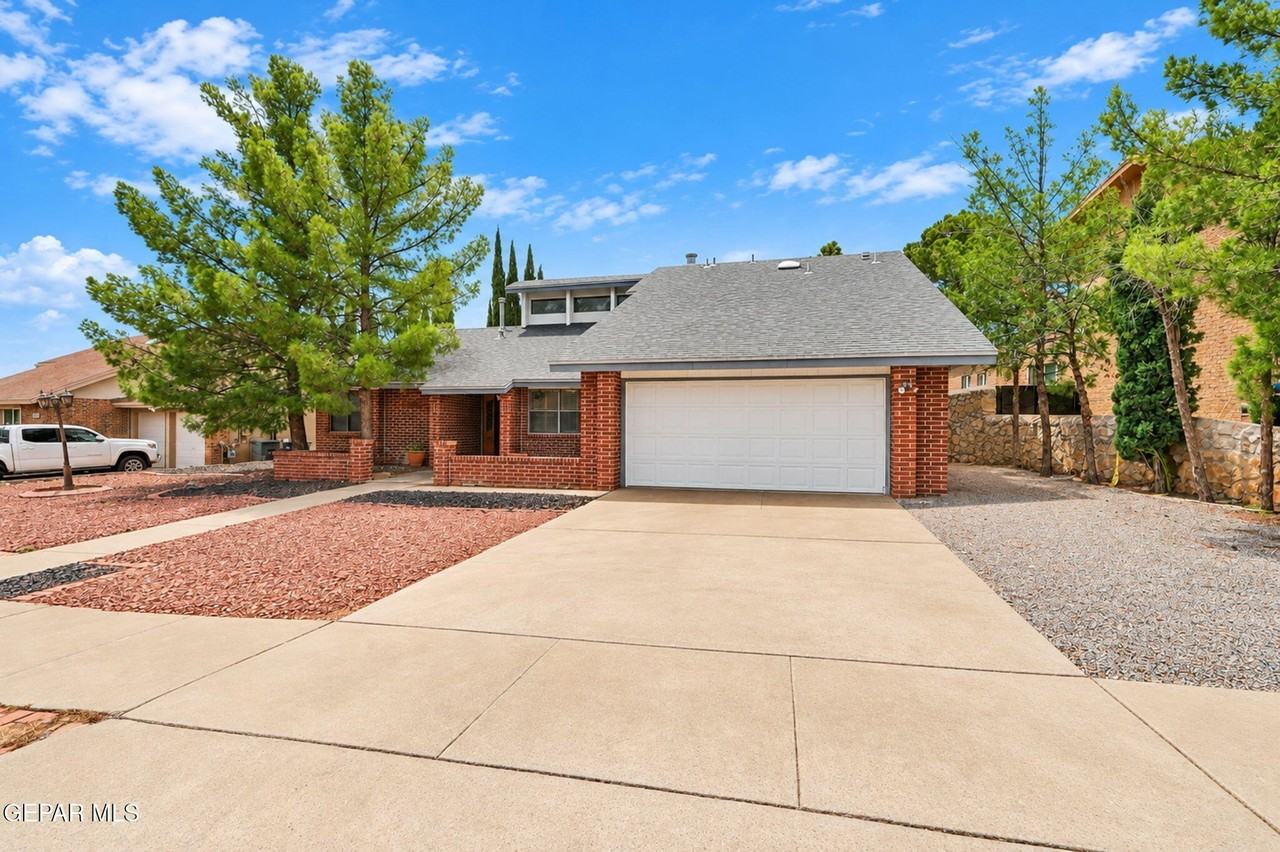 1377 Vista Granada Dr - Photo 3 of 30