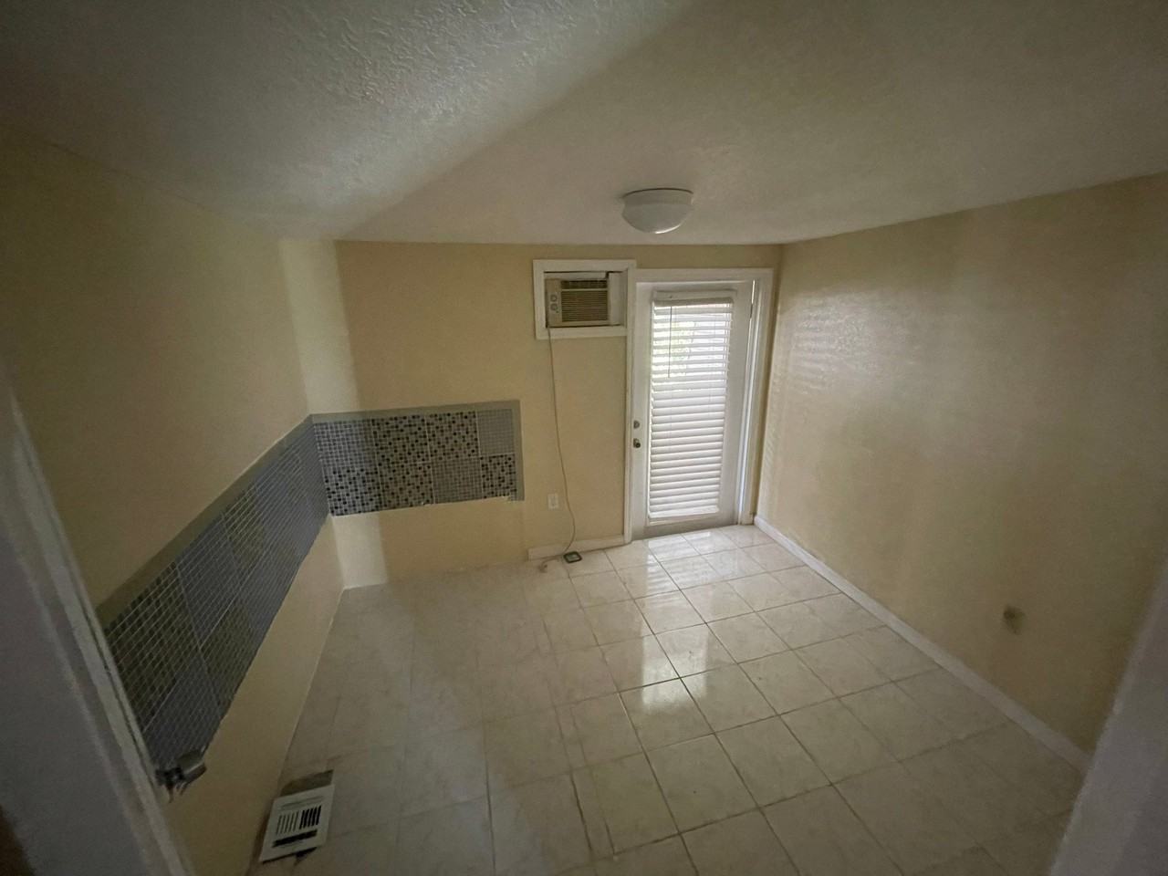 6121 Collins Rd #244 - Photo 5 of 9