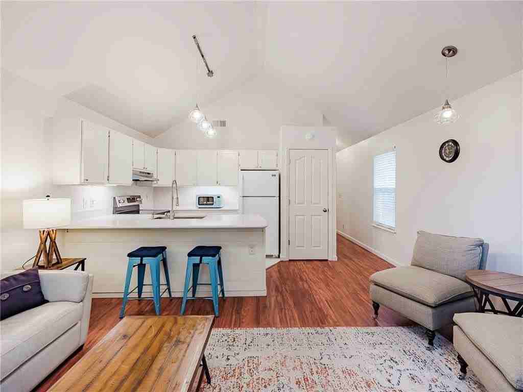 105 Palmetto St - Photo 4 of 14