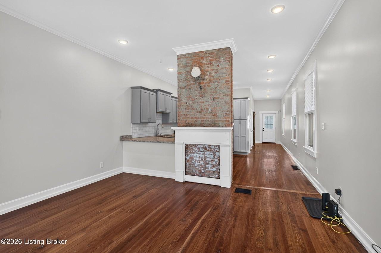 1122 E Burnett Ave - Photo 3 of 29