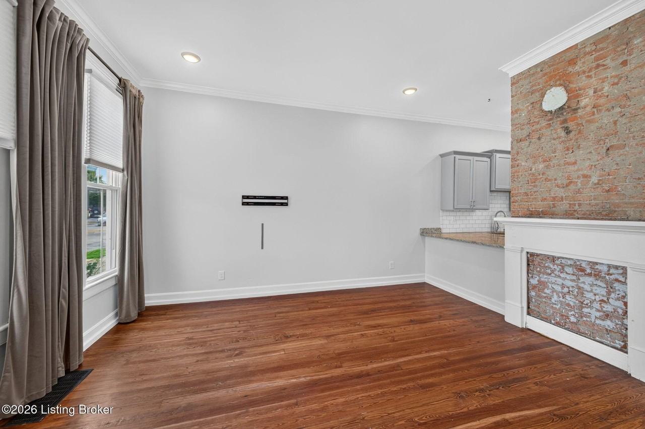 1122 E Burnett Ave - Photo 4 of 29