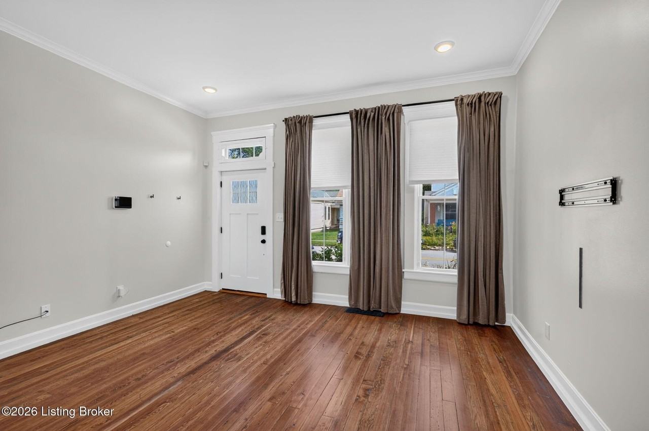 1122 E Burnett Ave - Photo 6 of 29