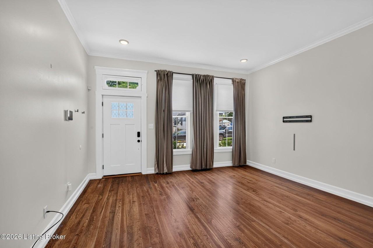 1122 E Burnett Ave - Photo 7 of 29