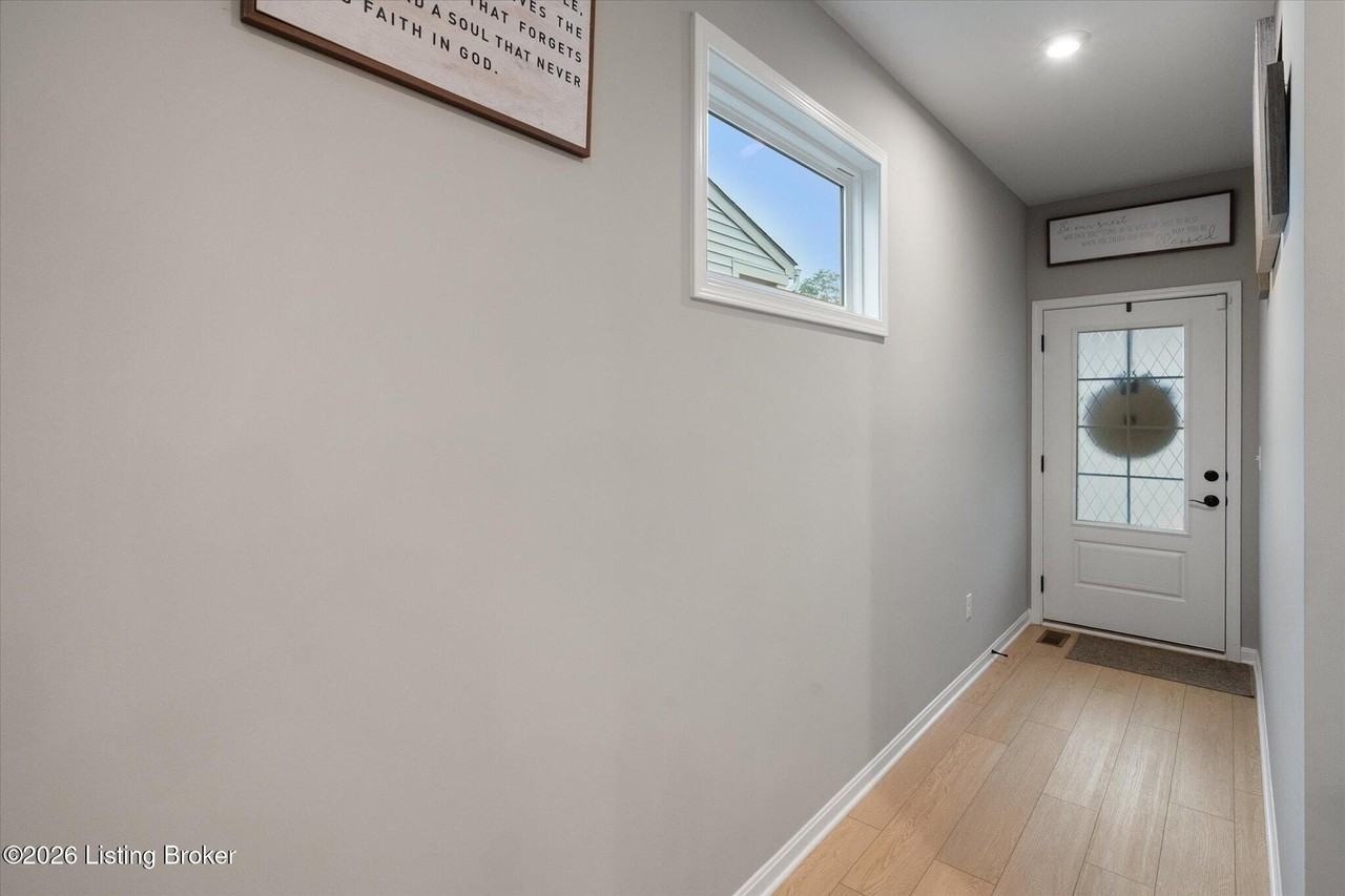 10040 Windcrest Farms Ln - Photo 6 of 38