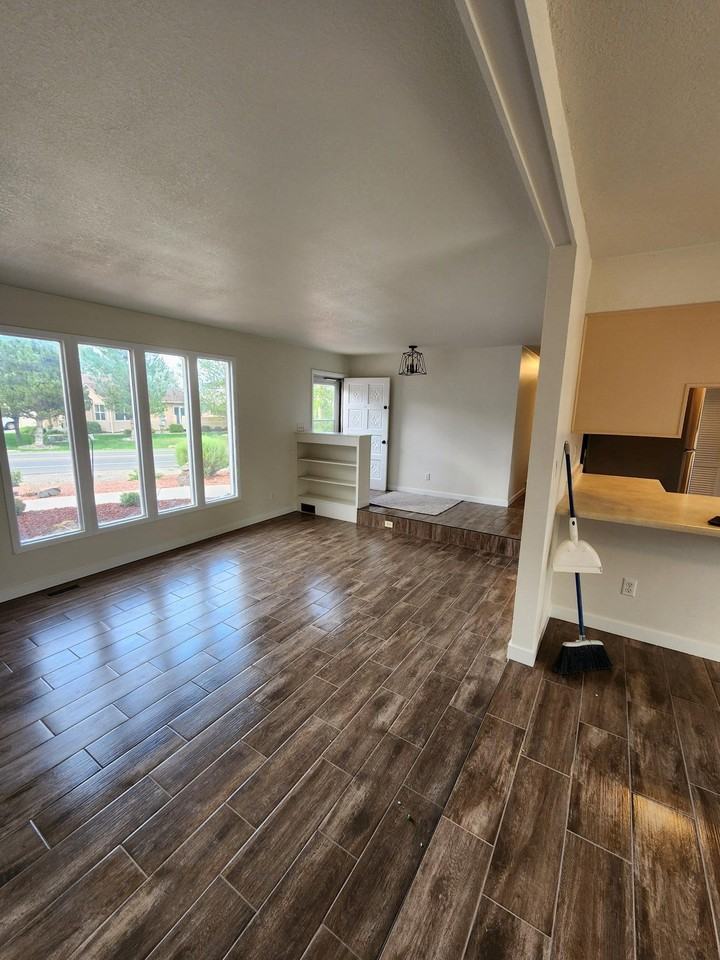 2389 Ridge Circle Dr - Photo 3 of 15