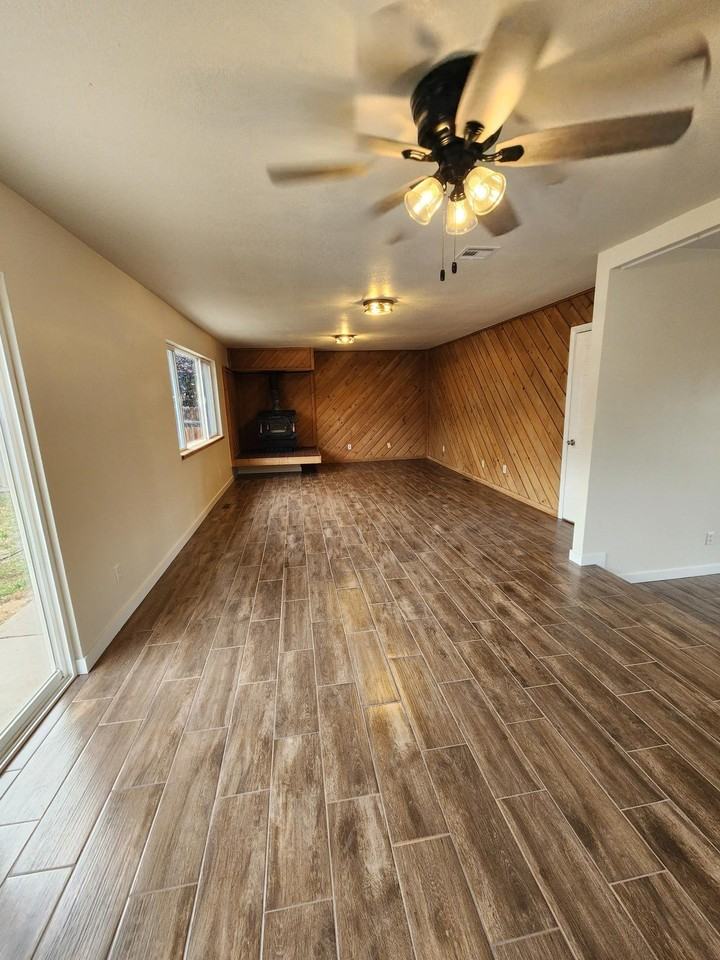 2389 Ridge Circle Dr - Photo 4 of 15