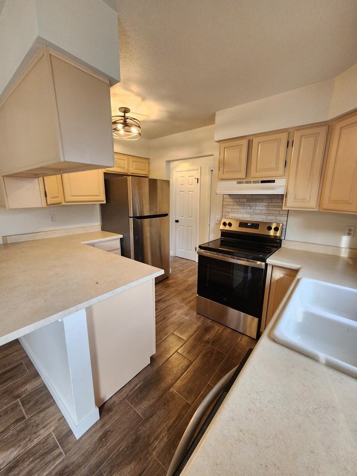 2389 Ridge Circle Dr - Photo 5 of 15