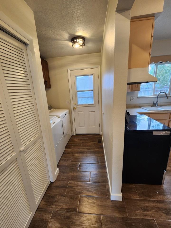 2389 Ridge Circle Dr - Photo 6 of 15