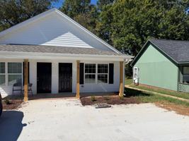 featured image of 215 E 12th St