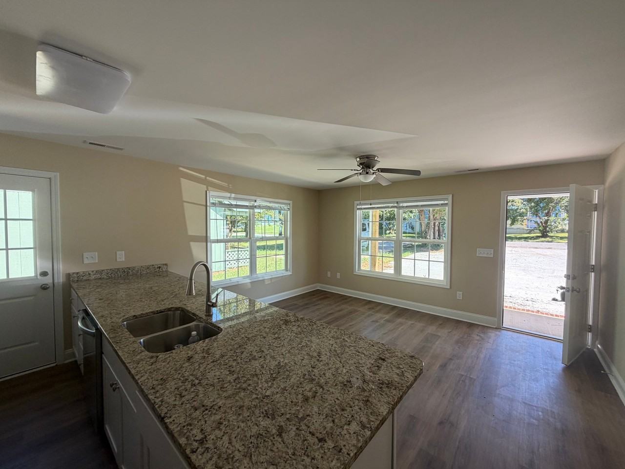 215 E 12th St - Photo 3 of 6