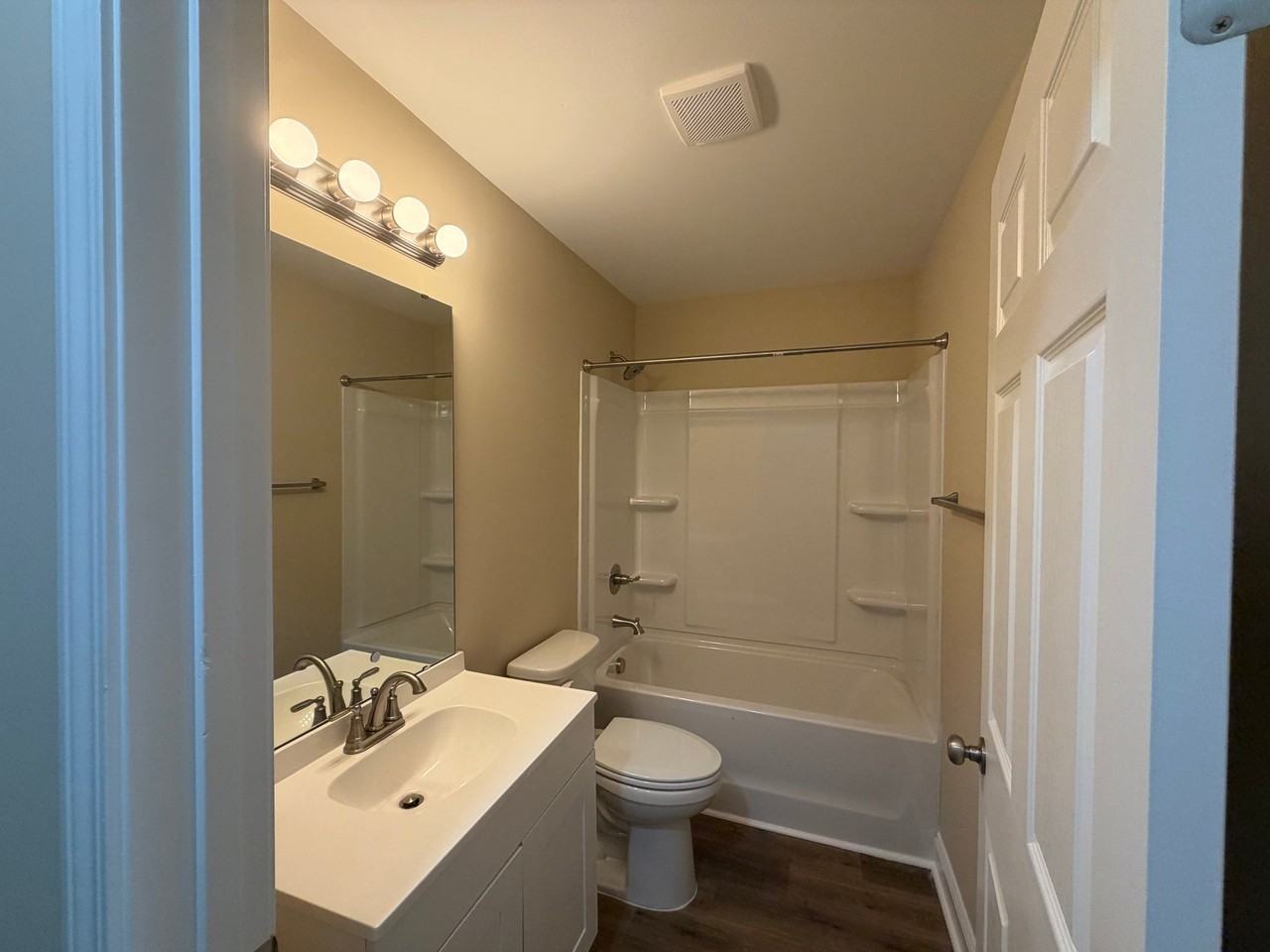 215 E 12th St - Photo 5 of 6