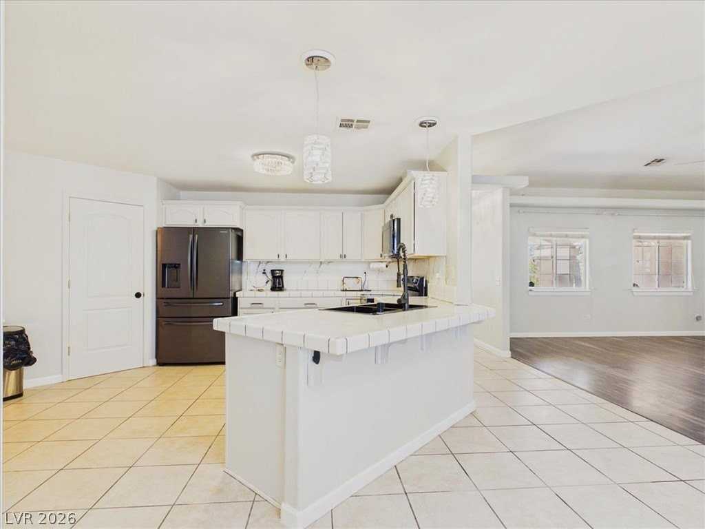 4970 Honey Locust Dr - Photo 5 of 50