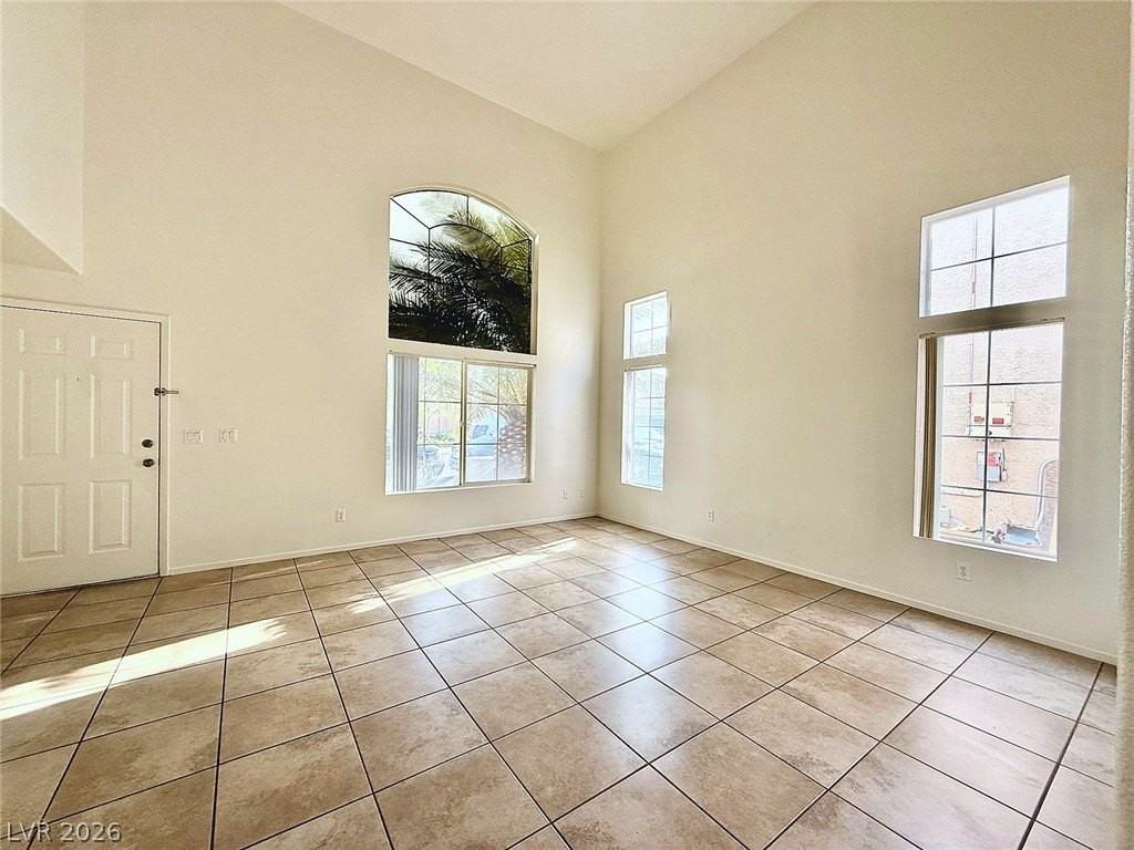8700 Raindrop Canyon Ave - Photo 3 of 16